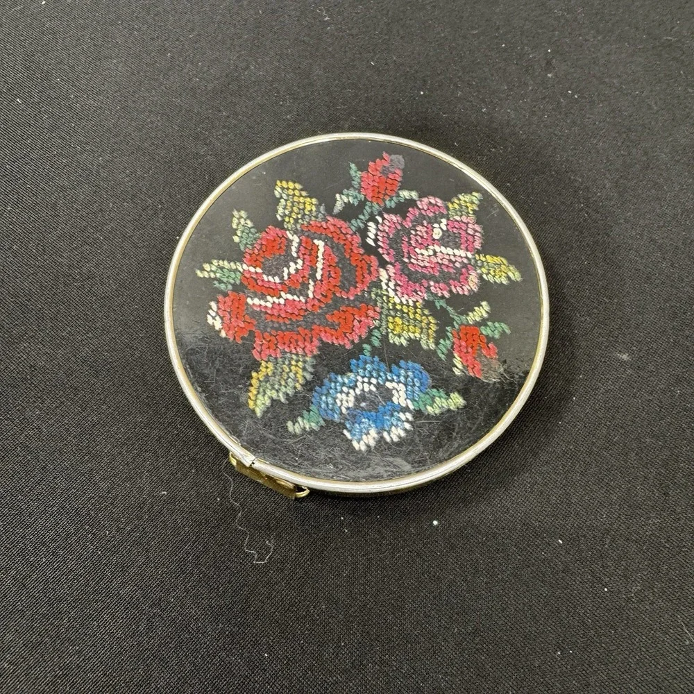 Vintage Ladies Fold Out‎ Mirror Compact with Stand Floral Pattern 251628